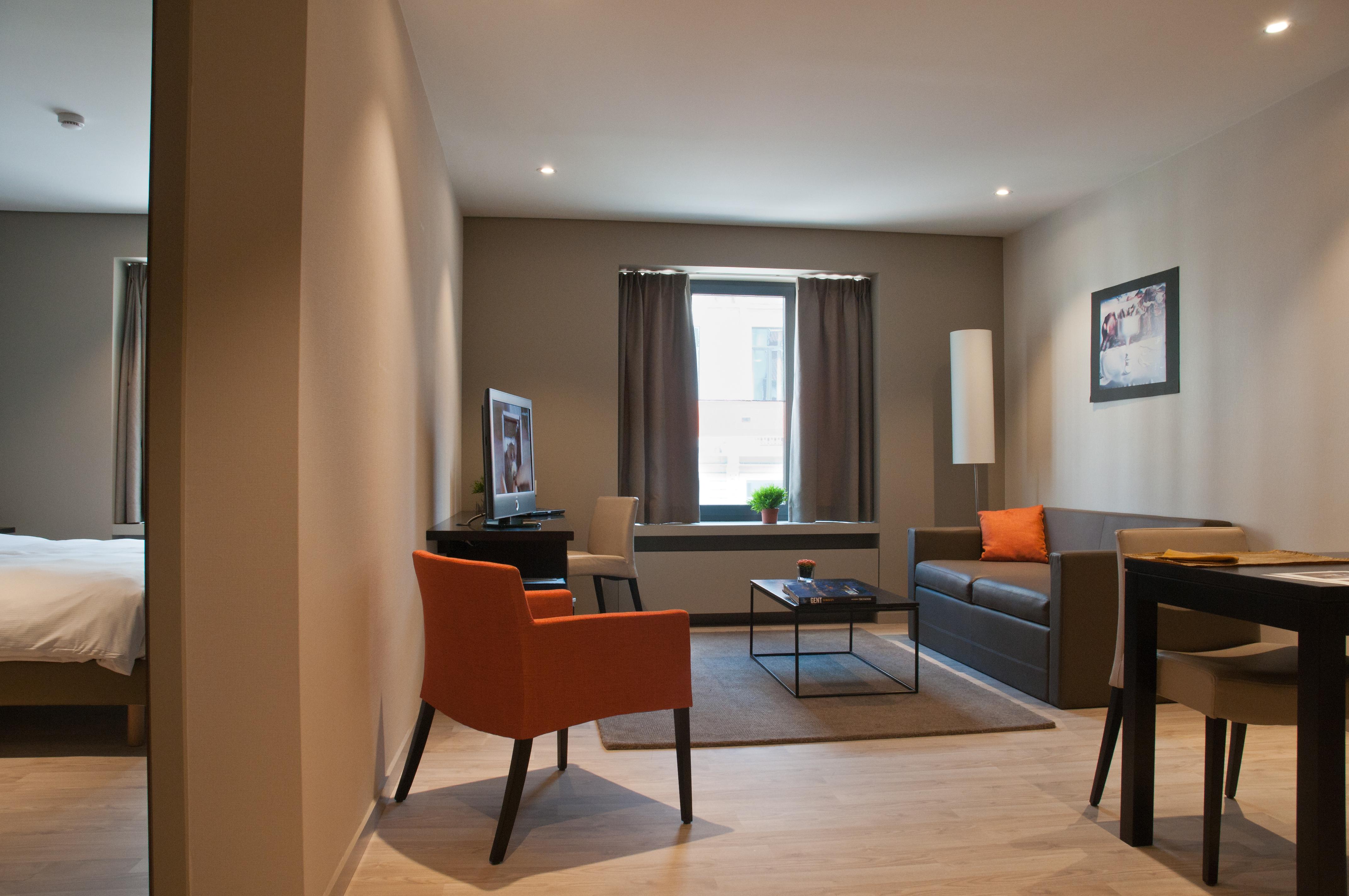 Castelnou Aparthotel Гент Екстериор снимка