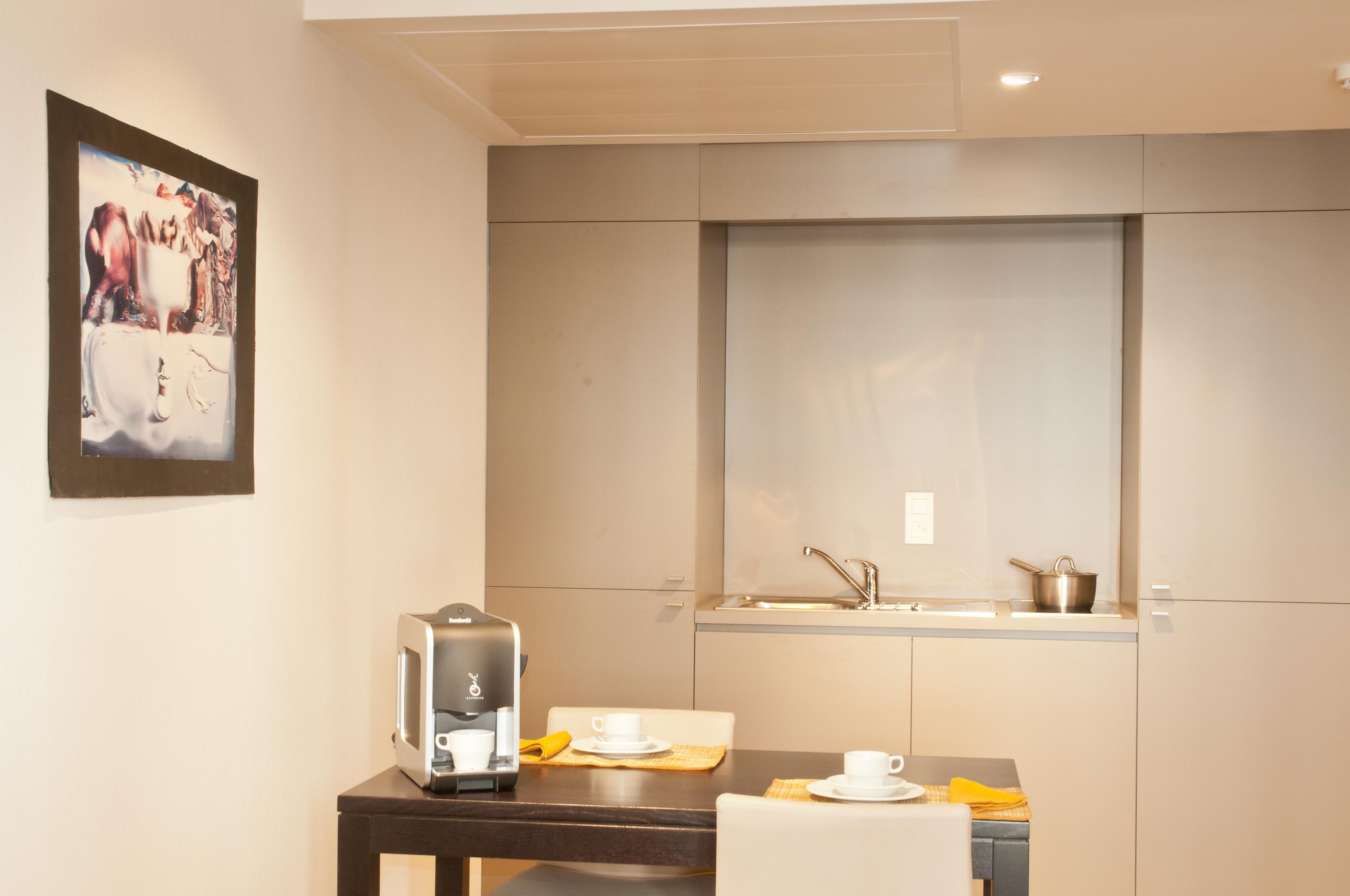 Castelnou Aparthotel Гент Екстериор снимка