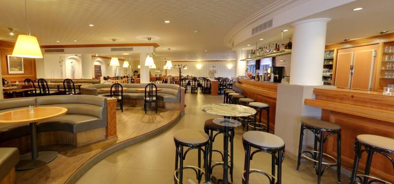 Castelnou Aparthotel Гент Екстериор снимка